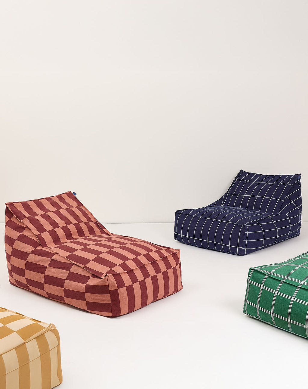 Puff VIBES long maroon tiles 70 x 105 x 57 cm