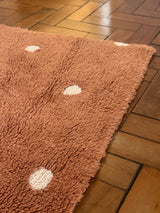 Tapete lavável Mini Dot  Castanha 100 x 150 cm Circula Momy