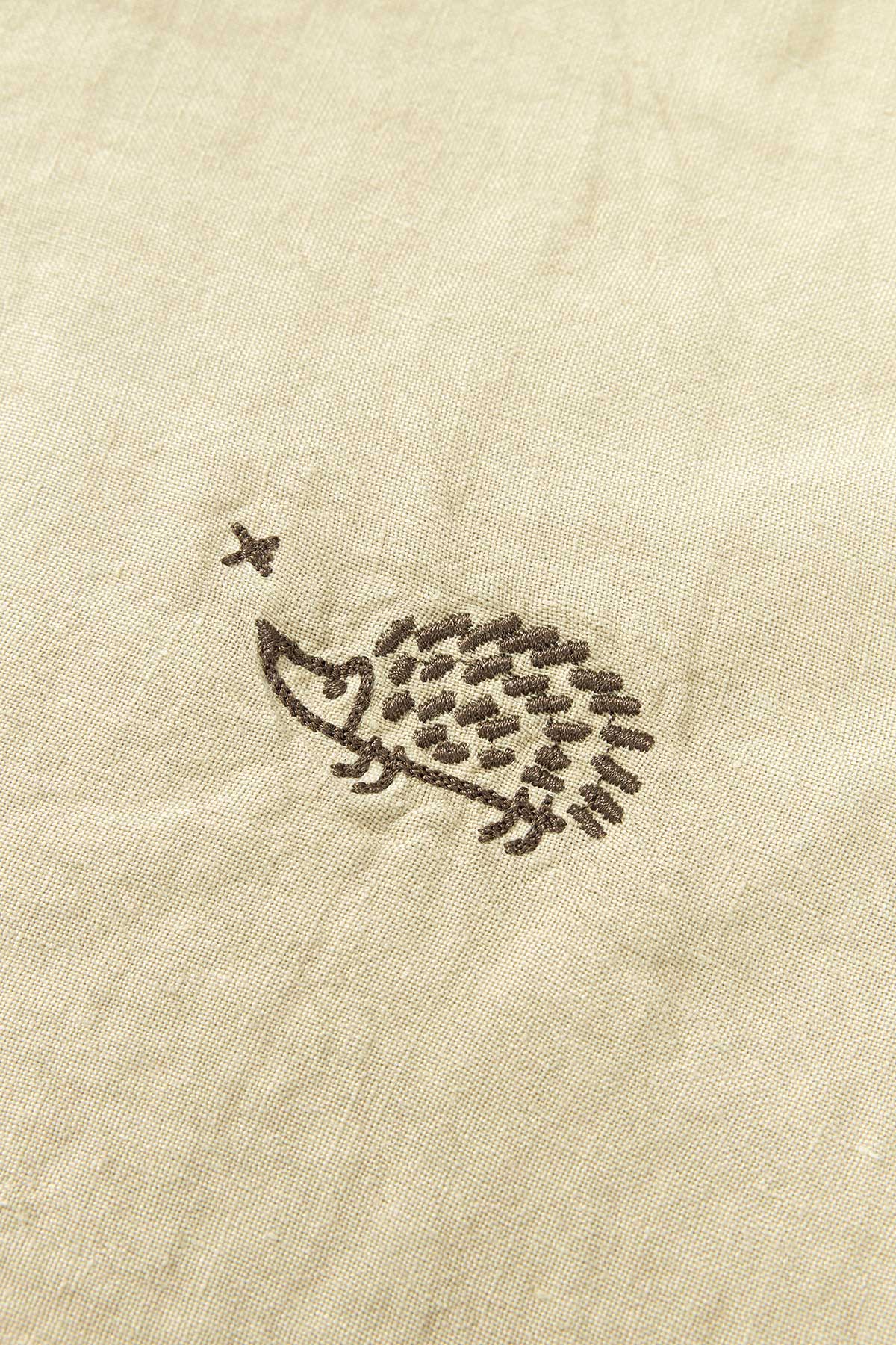 Manta de inverno bordada em linho francês Green tea 70 x 100 x 3 cm