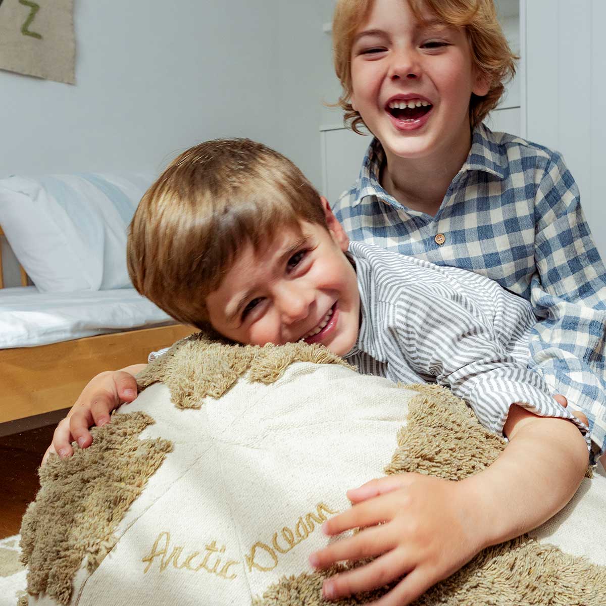 Puff Rugcycled Mapa Mundi 45 x 50 cm