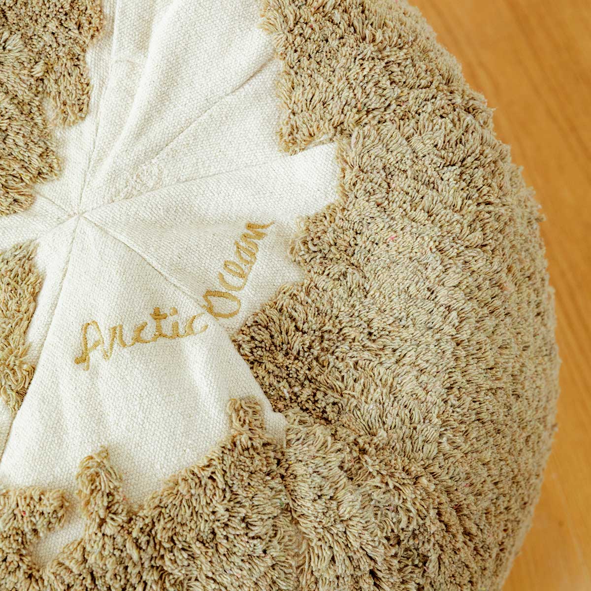 Puff Rugcycled Mapa Mundi 45 x 50 cm