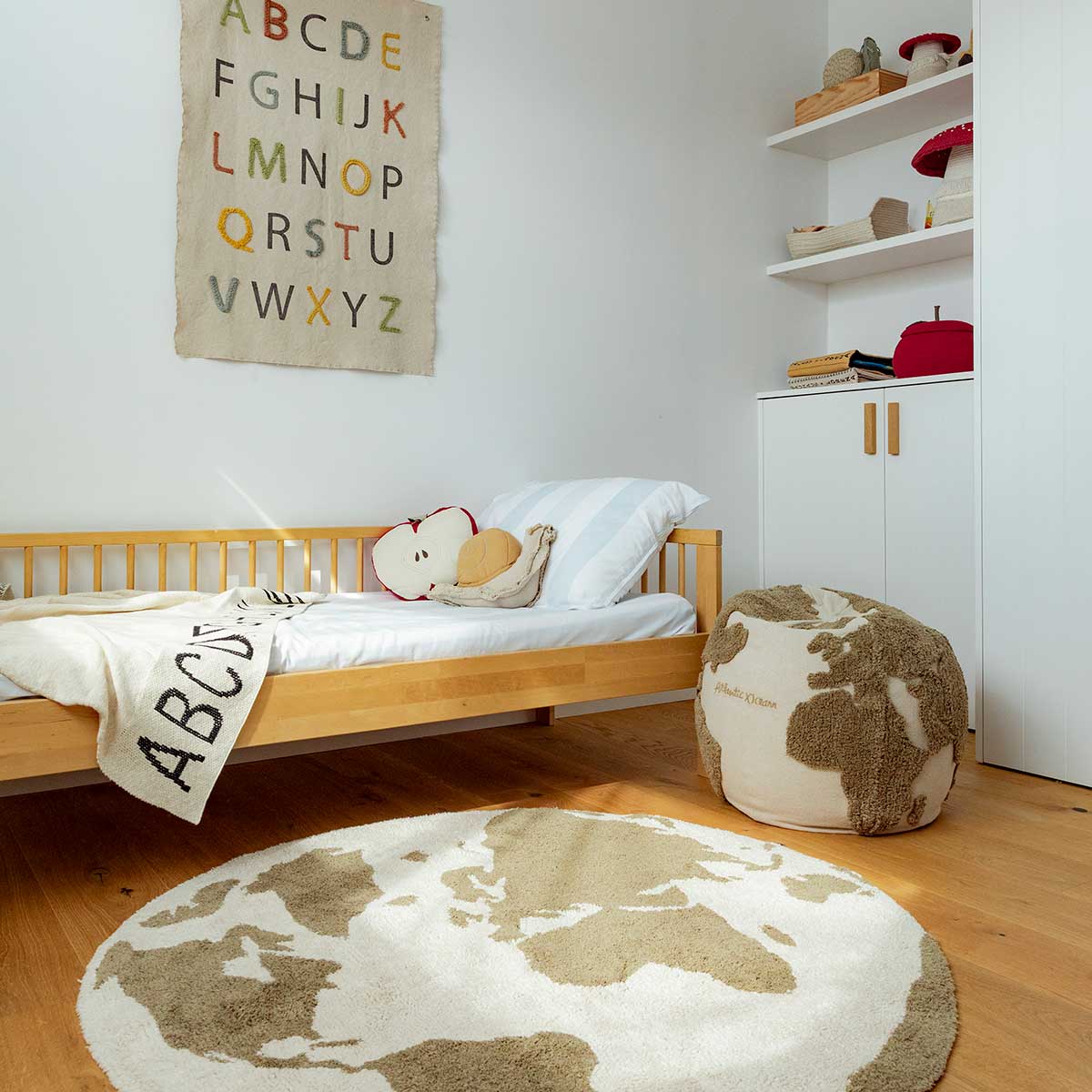 Puff Rugcycled Mapa Mundi 45 x 50 cm