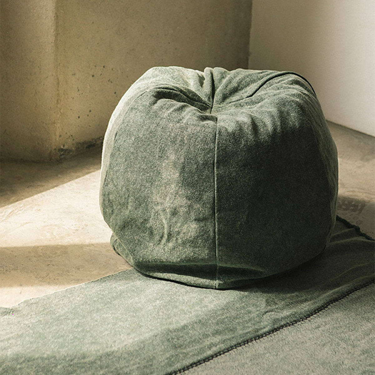 Puff Lorena Canals Stonewashed Duck Green - Verde pato 50 x 60 cm