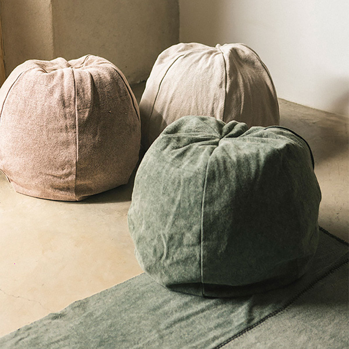 Puff Lorena Canals Stonewashed Duck Green - Verde pato 50 x 60 cm