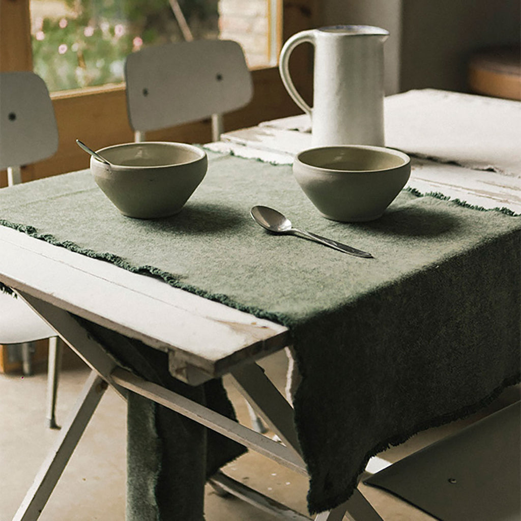 Caminho de mesa Lorena Canals Stonewashed – Duck green - Verde pato 50 x 160 cm