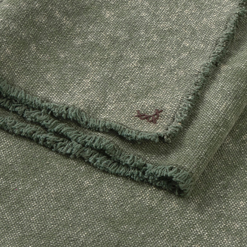 Caminho de mesa Lorena Canals Stonewashed – Duck green - Verde pato 50 x 160 cm